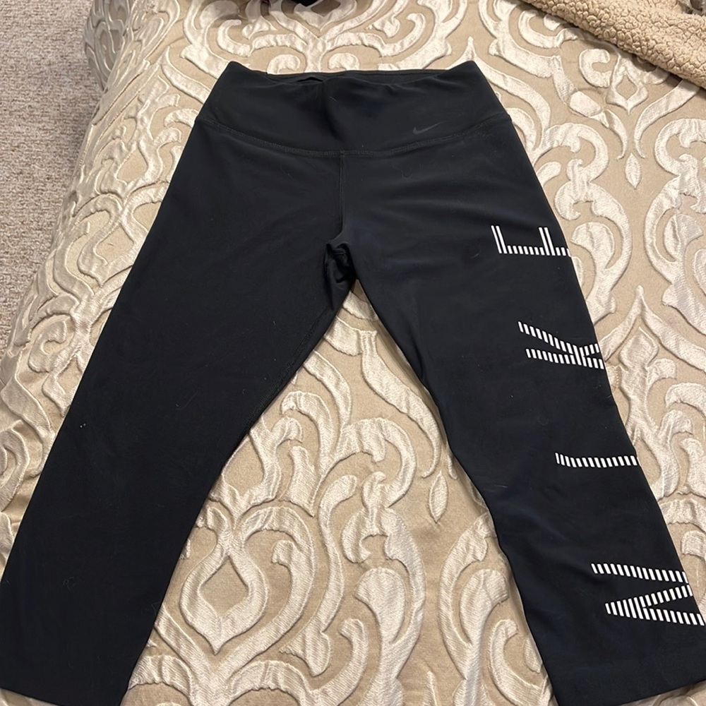 Black cropped Nike workout pants